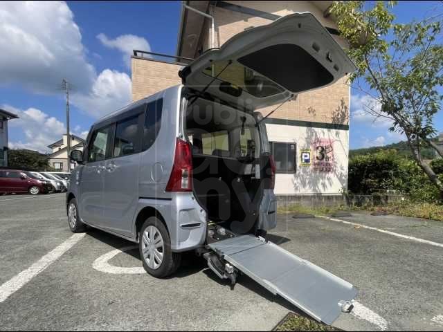 2021 DAIHATSU TANTO Slopper X "SAⅢ" wheelchair accessible vehicle, one owner.