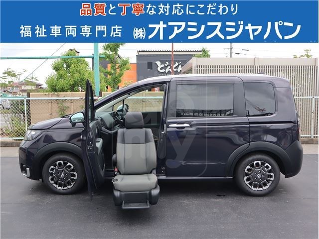 2025 HONDA FREED Crosstar welfare vehicle with passenger seat lift-up seat.