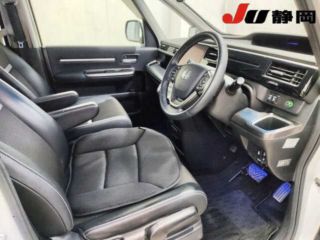 2021 HONDA STEPWAGON Cool Spirit Honda Sensing photo 3