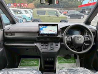 2025 HONDA STEPWAGON 2.0e: HEV Premium Line photo 3