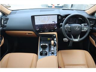 2024 LEXUS NX 350h Version L 4WD photo 3