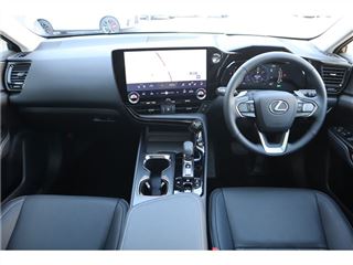 2025 LEXUS NX 350h Version L 4WD photo 3