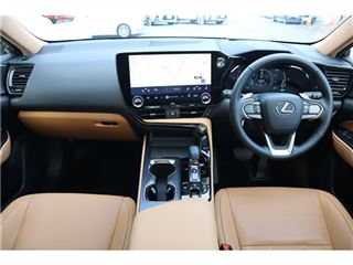 2025 LEXUS NX 350h Version L 4WD photo 3