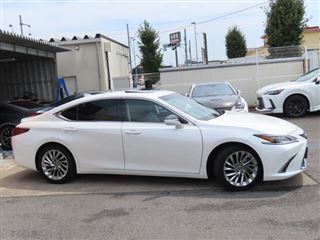 2023 LEXUS ES 300h Version L, 1 Owner, Black Leather, Sunroof, D-Mirror, AC1500W, Genuine 18-inch Alloy Wheels photo 4