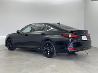 2021 LEXUS ES 300h F Sport photo 2