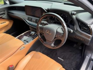 2021 LEXUS LS 500h Executive photo 5