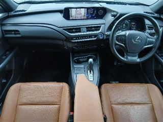 2022 LEXUS UX Version L photo 5