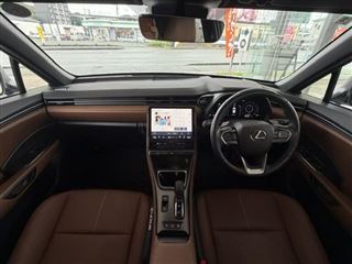 2025 LEXUS LBX relax photo 3