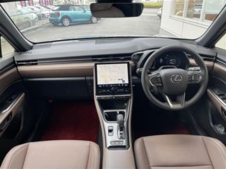 2025 LEXUS LBX Elegant 4WD photo 3