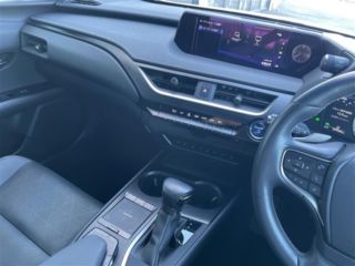 2021 LEXUS UX 250h Version L 4WD photo 4