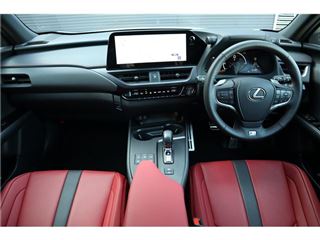 2024 LEXUS UX 300h Fスポーツ 4WD photo 3