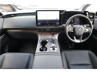 2024 LEXUS LM 500h Executive 4WD photo 3