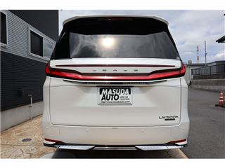 2024 LEXUS LM 500h Executive 4WD photo 2