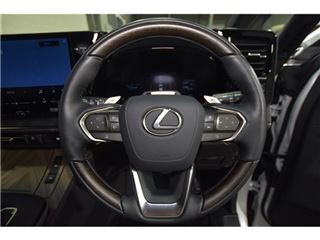 2024 LEXUS LM 500h Executive photo 5