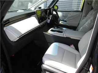 2026 LEXUS LM LM500h Version L photo 2