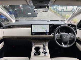 2025 LEXUS LM LM500h Version L ★ 4WD ★ Moonroof ★ Teammate photo 3