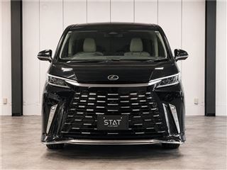 2025 LEXUS LM photo 2
