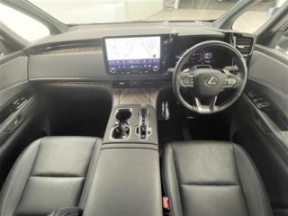 2024 LEXUS LM 500h Version L 4WD photo 4
