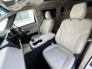 2024 LEXUS LM 500h Version L 4WD photo 5