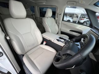 2024 LEXUS LM 500h Version L 4WD photo 4