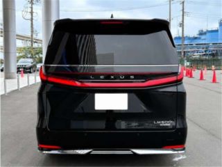 2024 LEXUS LM 500H Executive Model photo 4