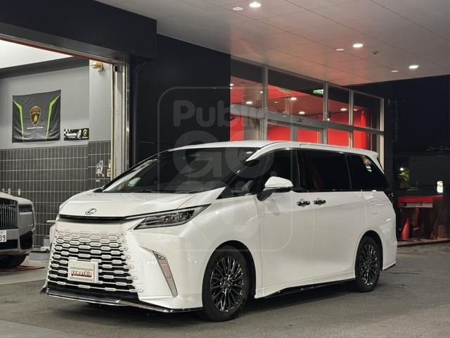 2025 LEXUS LM 500h Version L 4WD