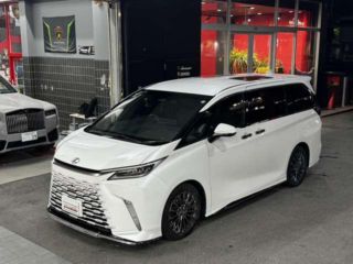 2025 LEXUS LM 500h Version L 4WD photo 2