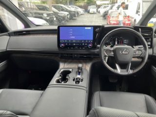 2024 LEXUS LM LM500h Version L photo 3