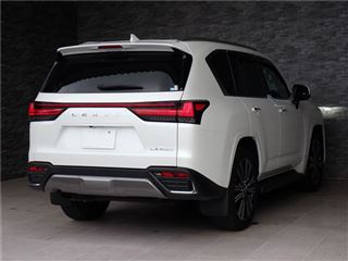 2023 LEXUS LX photo 4