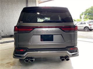 2022 LEXUS LX LX600 Executive / Modellista Aero / Rear Entertainment photo 3