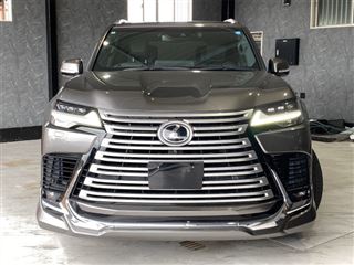 2022 LEXUS LX LX600 Executive / Modellista Aero / Rear Entertainment photo 2