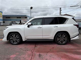 2023 LEXUS LX 600 4WD photo 2
