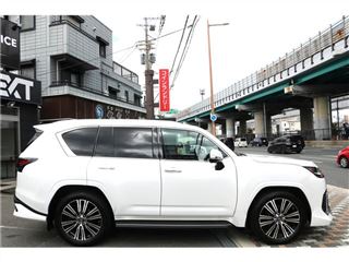2022 LEXUS LX LX600 photo 3