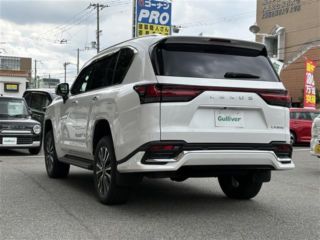 2023 LEXUS LX 600 4WD photo 2