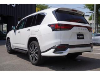 2023 LEXUS LX LX600 photo 3