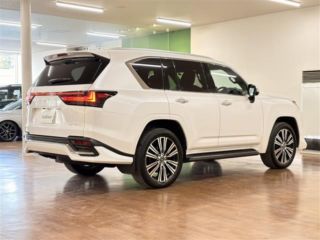 2026 LEXUS LX 700h 4WD photo 5
