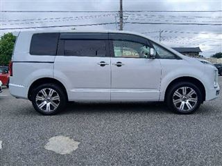 2022 MITSUBISHI DELICA D:5 P Black Edition photo 3
