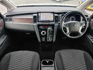 2022 MITSUBISHI DELICA D:5 P Black Edition photo 5
