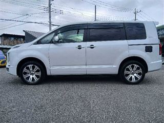 2022 MITSUBISHI DELICA D:5 P Black Edition photo 4