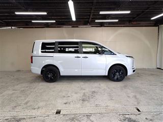 2025 MITSUBISHI DELICA D:5 2.2 Black Edition Diesel Turbo 4WD photo 2