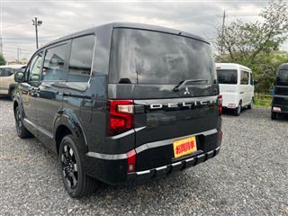 2026 MITSUBISHI DELICA D:5 P8 people photo 3