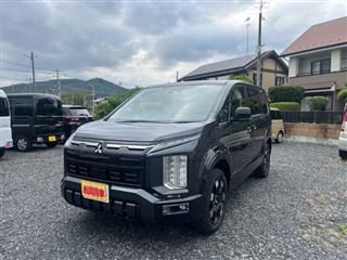 2026 MITSUBISHI DELICA D:5 P8 people photo 2
