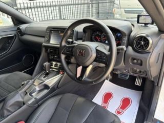 2025 NISSAN GT-R Premium Edition photo 3