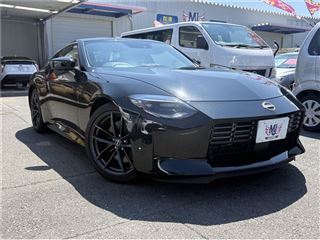 2022 NISSAN FAIRLADY Z Version ST, black and red seats, BOSE sound system, 19-inch alloy wheels, heated seats.