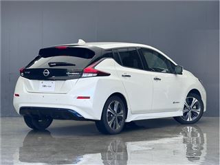 2022 NISSAN LEAF XV Selection ★ 1 Owner ★ Genuine 9-inch Navigation System ★ ProPILOT ★ Alamoni (Automatic Monitor) ★ Cold Weather Package photo 2