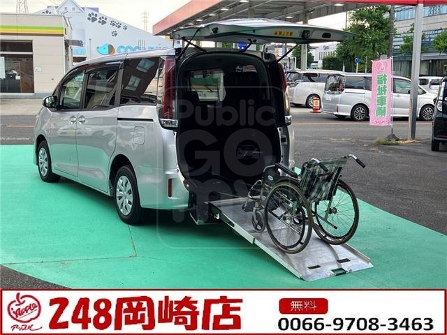 2021 TOYOTA NOAH X Wheelchair-accessible vehicle, ramp type, Type 2, with third row seat.