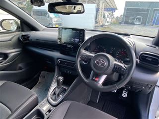 2022 TOYOTA GR YARIS RS photo 3