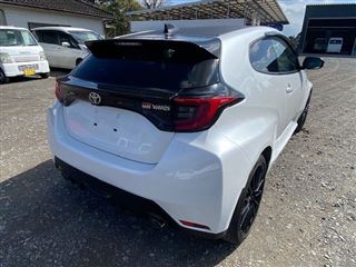 2022 TOYOTA GR YARIS RS photo 2