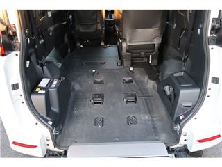 2022 TOYOTA NOAH 2.0 SG Welcab Wheelchair Accessible Vehicle Type I Two-Person Wheelchair Accessible photo 4