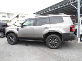 2026 TOYOTA LAND CRUISER VX photo 3
